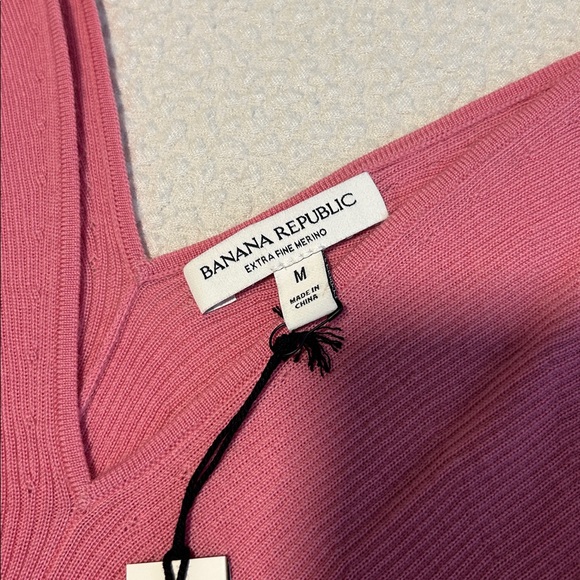 Banana Republic Pink Washable Merino Wool Sweater - M- NWT - Picture 2 of 3